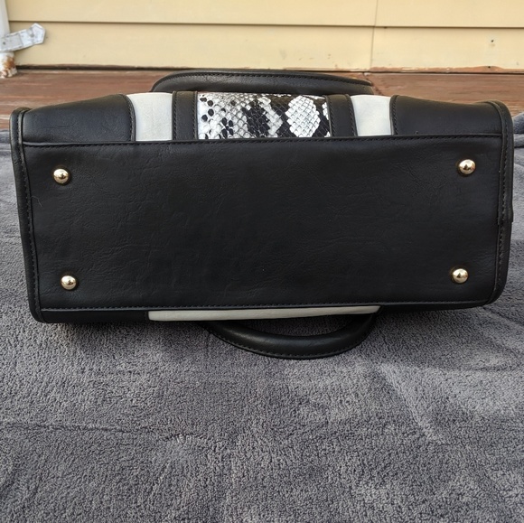NWOT Black/White purse - Picture 7 of 7